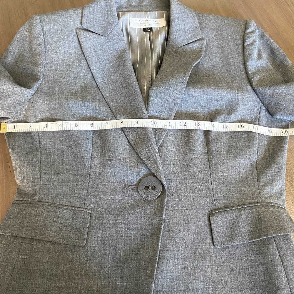 Tahari Gray Blazer size 8P - Picture 6 of 7
